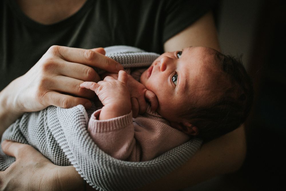 Porträt eines neugeborenen Mädchen - Babyfotos, Neugeborenenfotos, Neugeborenenshooting Klagenfurt
